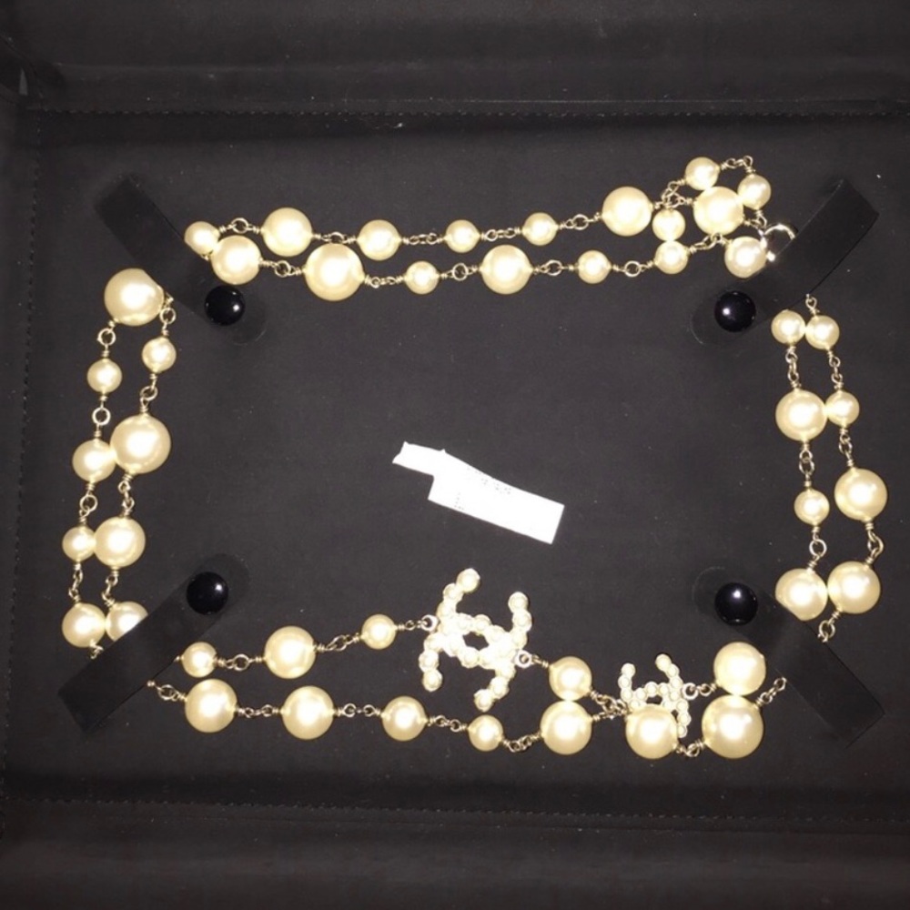 CHANEL Gold and Cream Pearl Necklace